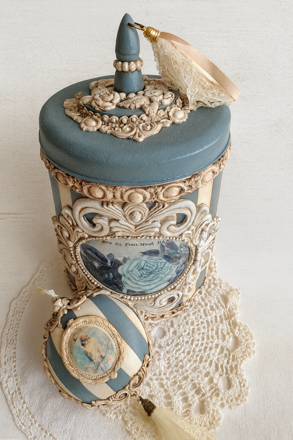 Boîte Vintage Bleue + Médaillon