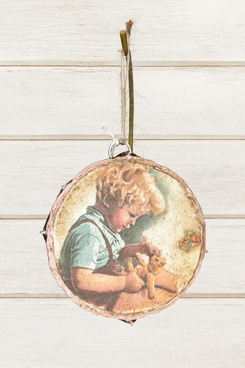 Tambourin Vintage Petit Garçon et Ours en Peluche