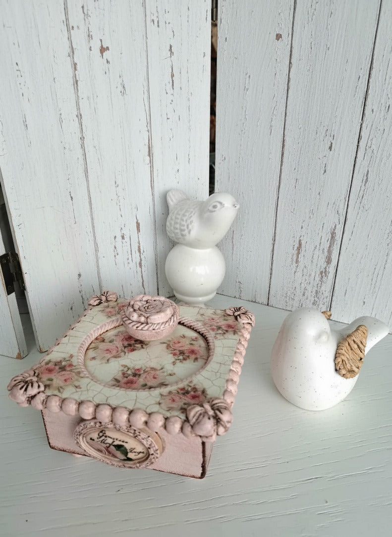 Boite a musique vintage fleur rose